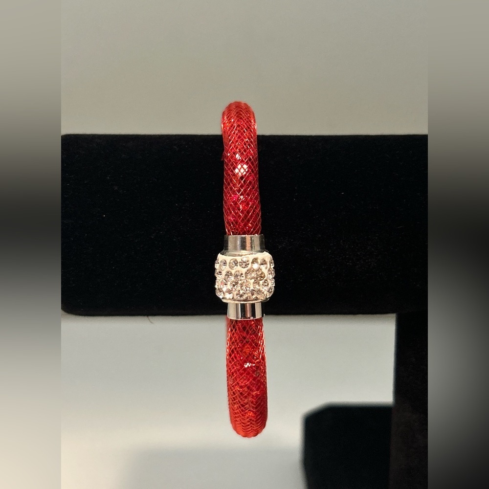 Red Magnetic claps bracelet
